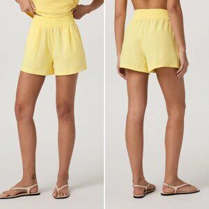 Vuori Villa Textured Short in Sunlight size Medium